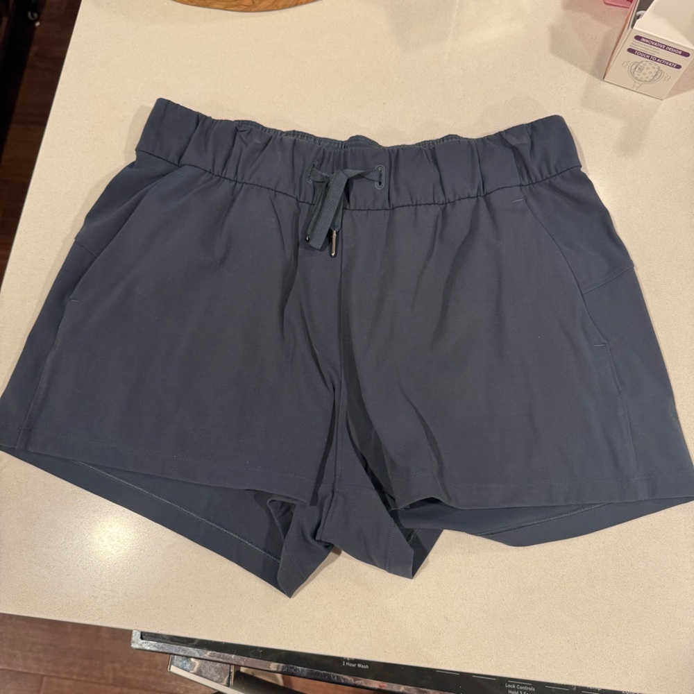 Lululemon On The Fly shorts